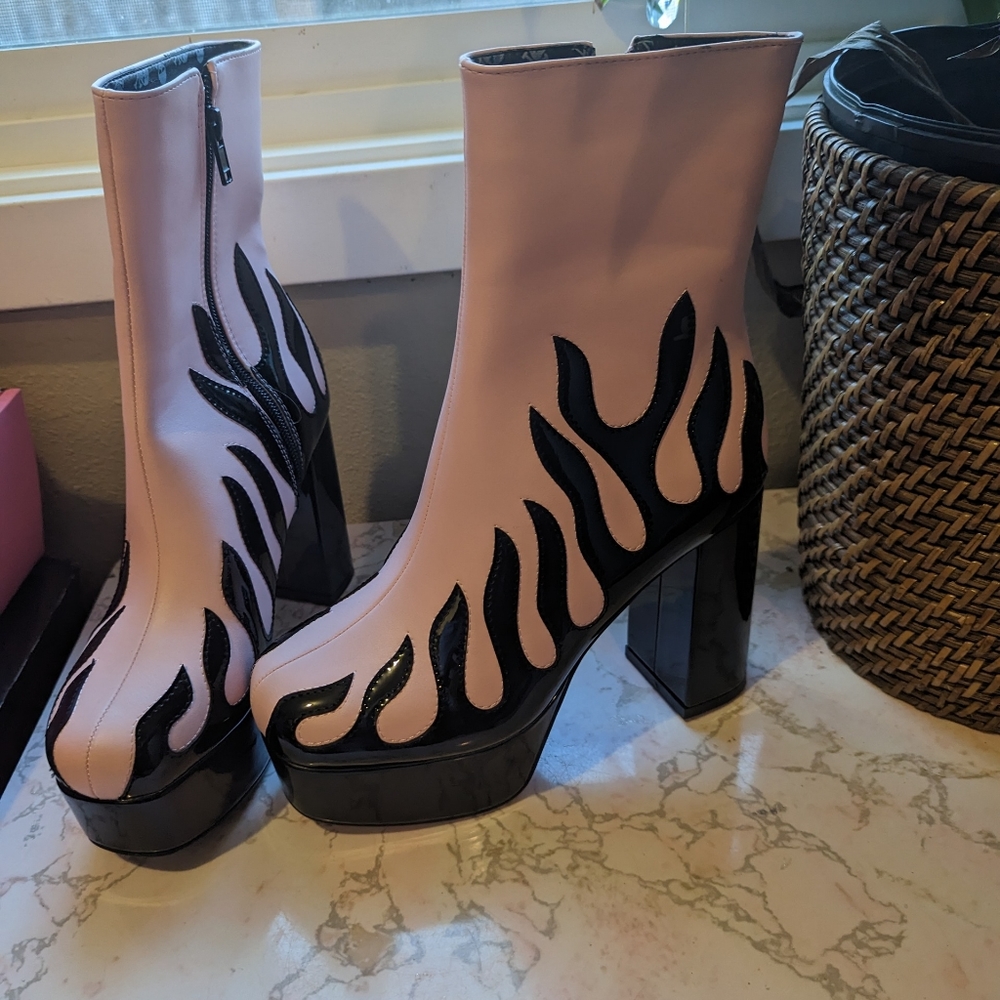 Nib la Moda flame glam rock ankle platform high heel chunky boots Vegas
